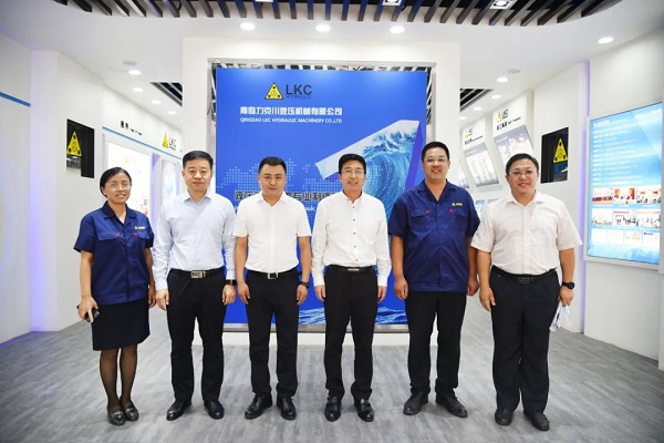 為高質量發展賦能！青島高新區李天傳主任至力克川液壓調研.jpg