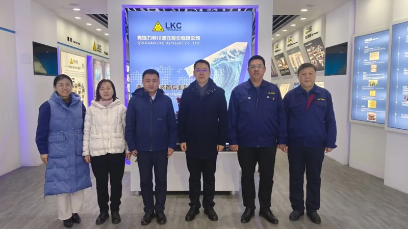 高新區工委委員、管委副主任張建軍一行蒞臨青島力克川液壓股份有限公司調研指導1.jpg